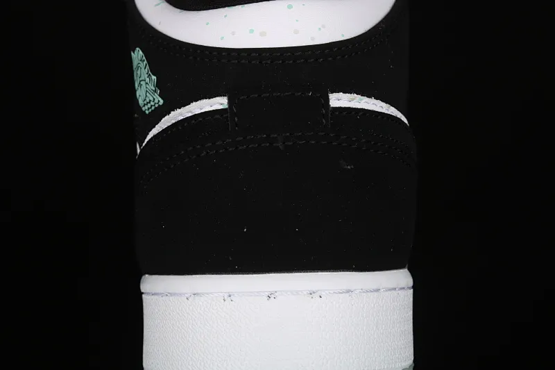All categories Air Jordan Jordan series basketball shoes Air Jordan 1 Mid Air Jordan 1 Mid AJ1 Joe 1 black and white color luminous starry mid-top BQ6931-103